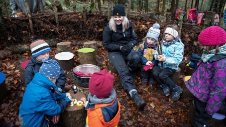 Tagblatt zu Besuch im 1. Waldkindergarten